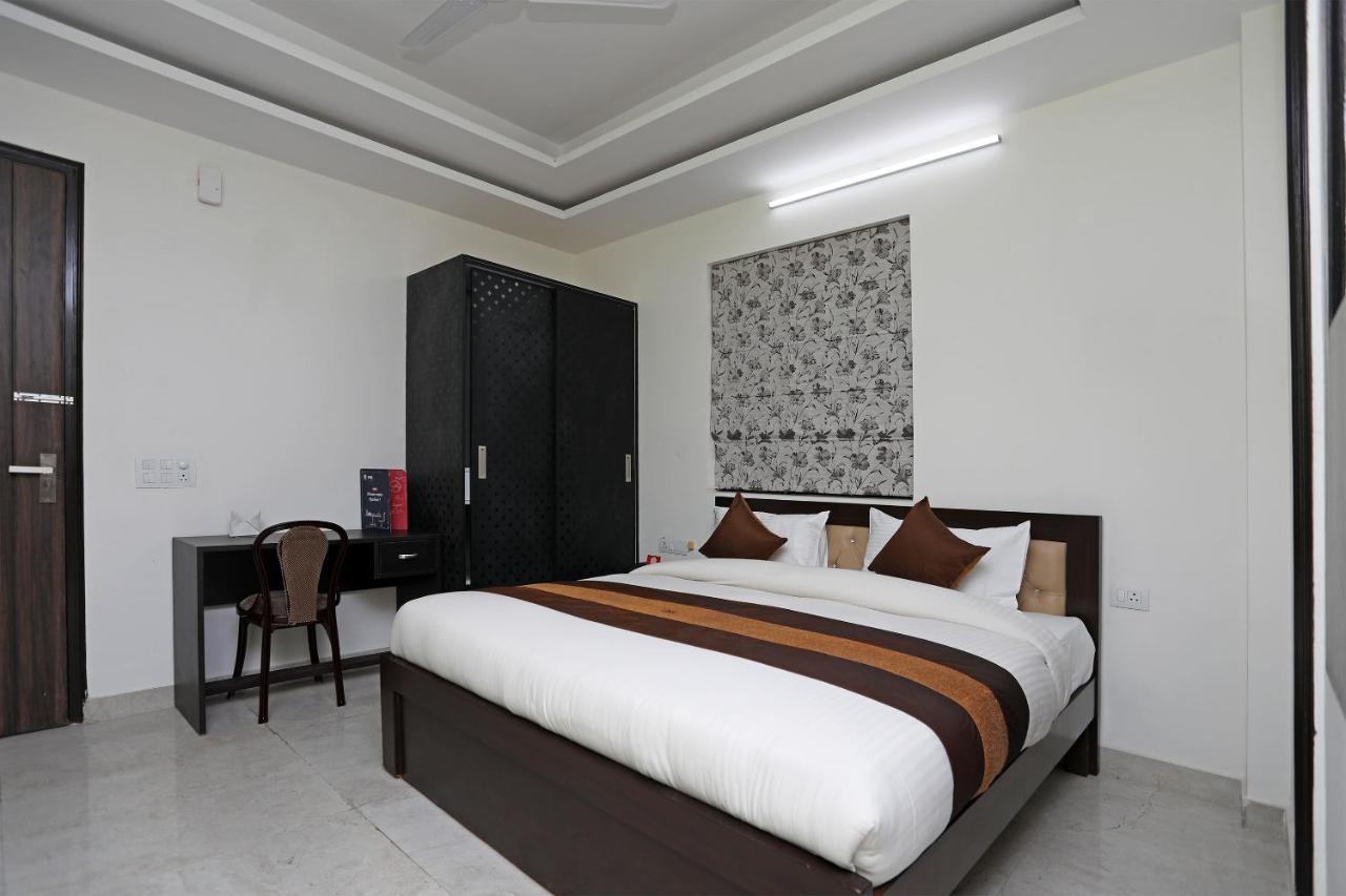 Tipsyy Inn 015 Гургаон Екстериор снимка