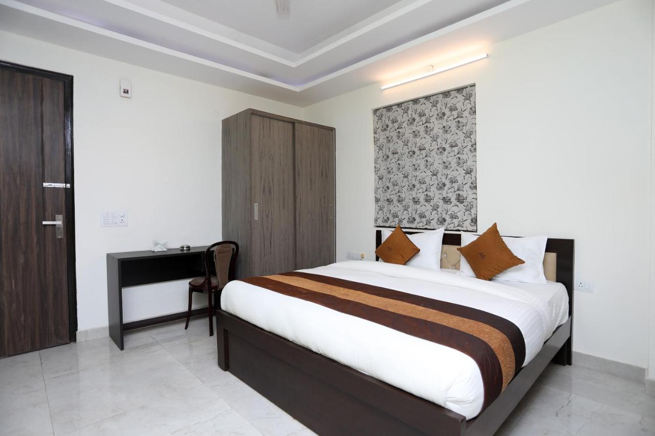 Tipsyy Inn 015 Гургаон Екстериор снимка