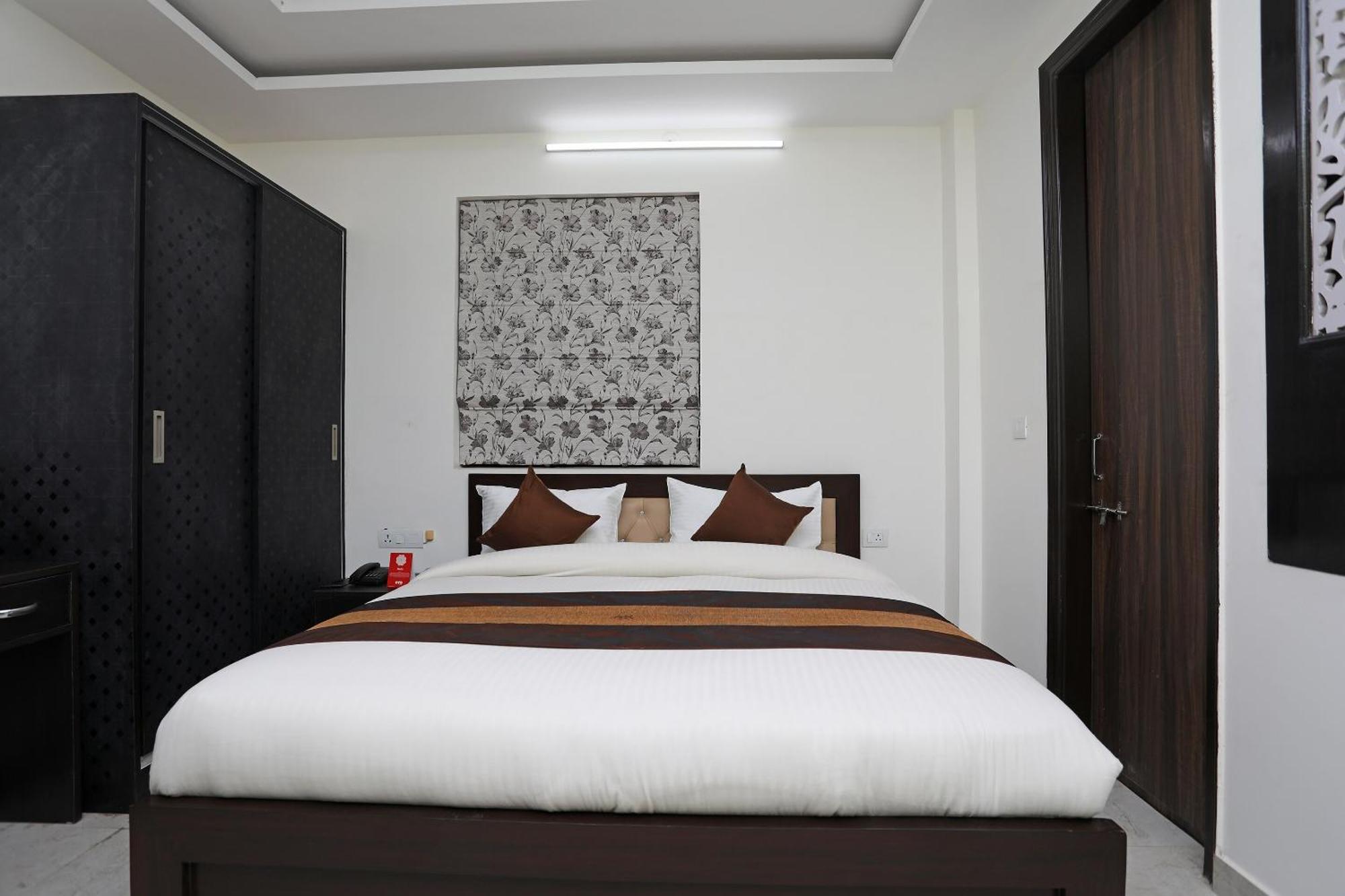 Tipsyy Inn 015 Гургаон Екстериор снимка