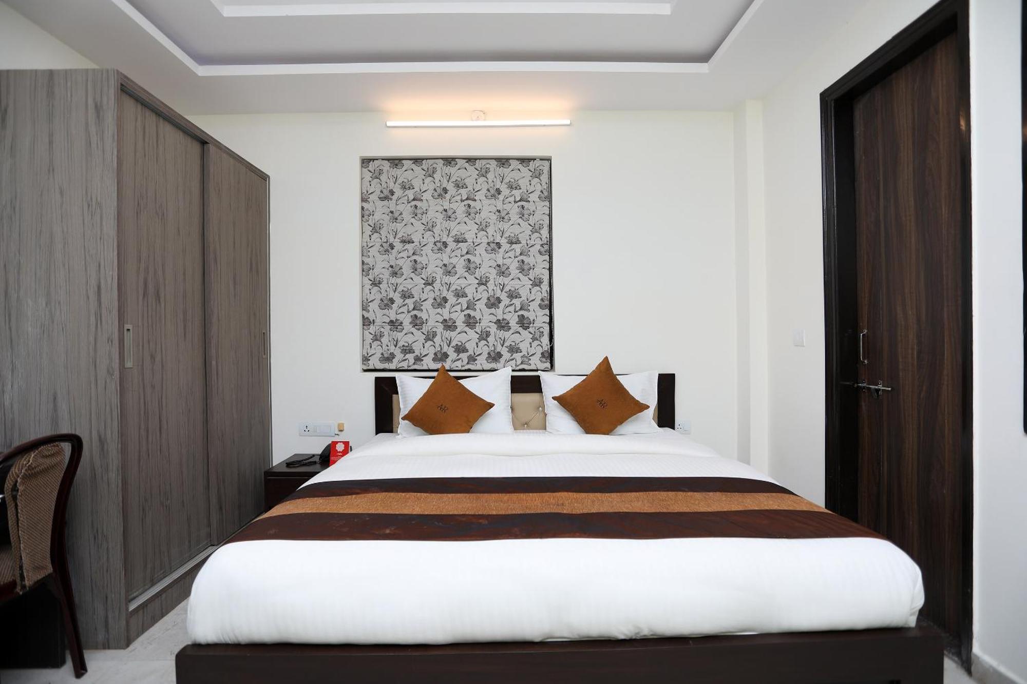 Tipsyy Inn 015 Гургаон Екстериор снимка